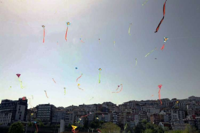 İstanbul Eyüpsultan'da 4 bin uçurtma havalandı