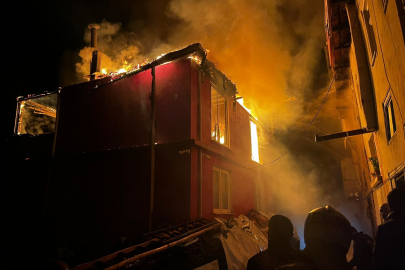 Bursa'da bacada çıkan yangın binayı sardı!