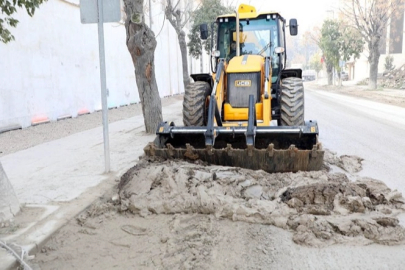 Hatay Büyükşehir yolları temizliyor